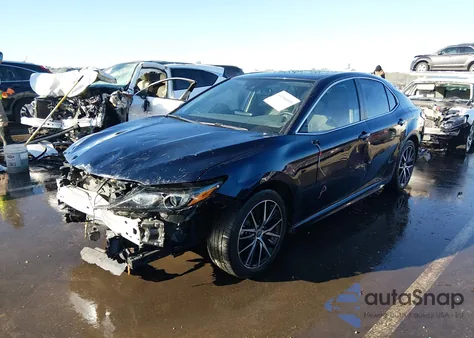 2022 Toyota Camry Se z USA, uszkodzony, nr VIN 4T1S11AK5NU664625